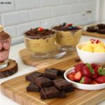 Coleção de sobremesas fáceis e deliciosas com mousse de chocolate, sorvete de frutas e brownies