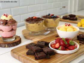 Coleção de sobremesas fáceis e deliciosas com mousse de chocolate, sorvete de frutas e brownies