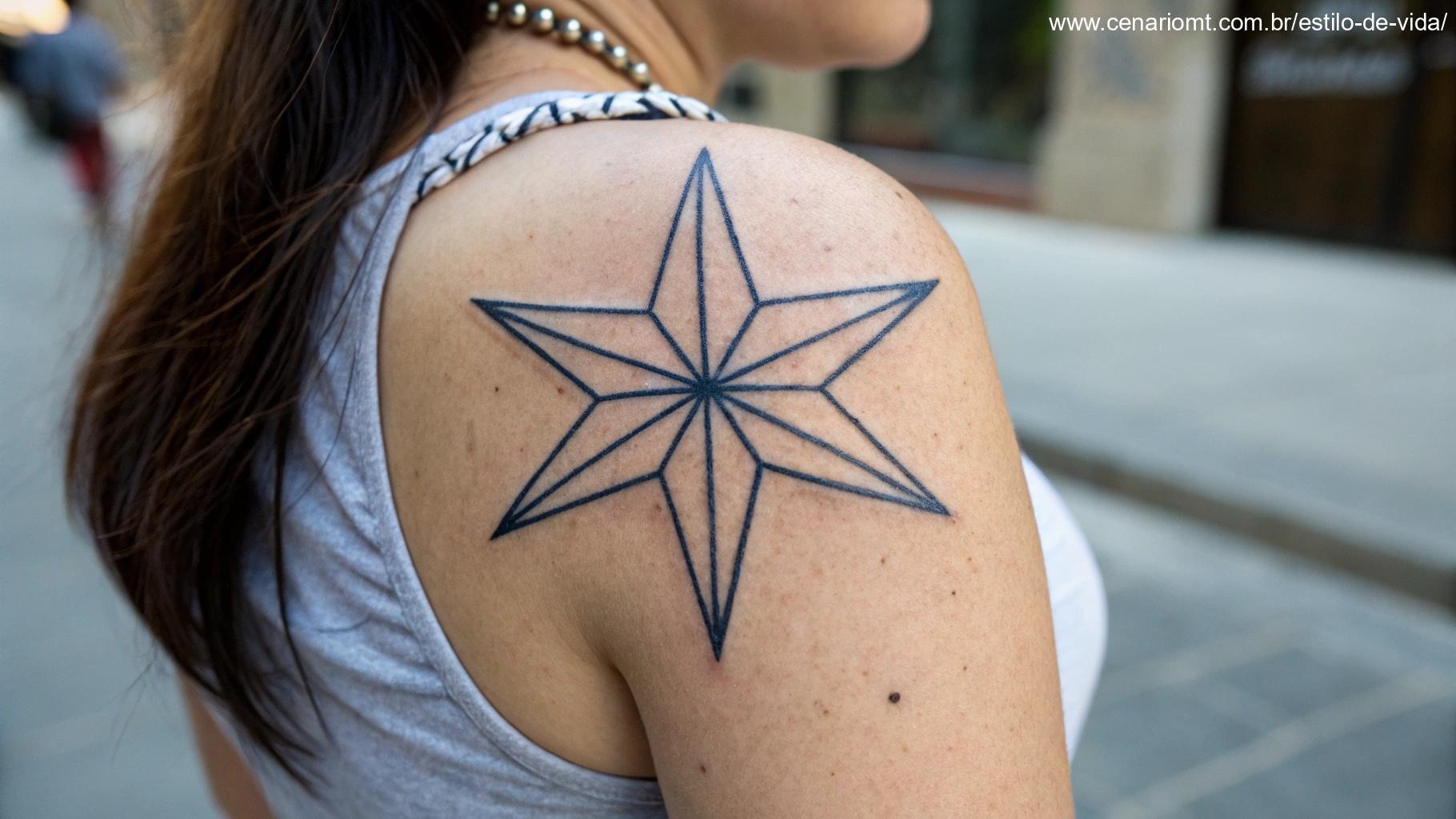 Tatuagem de estrela, simbolizando guias e aspirações.