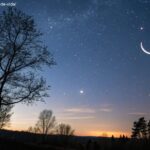 Céu noturno sereno com estrelas e uma lua crescente, simbolizando uma noite de terça-feira tranquila em 14 de janeiro de 2025