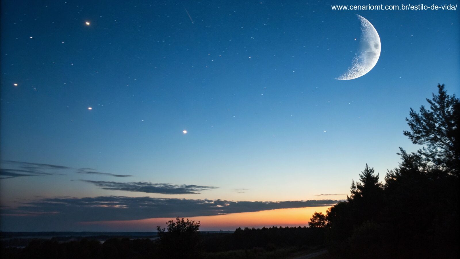 Céu de manhã com uma Lua Minguante cercada por estrelas fracas, transmitindo paz e fascínio.