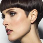 Corte Blunt Curto moderno e sofisticado com bordas retas.