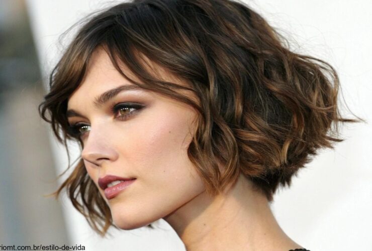 Corte curto com franja, estilo moderno e versátil para diferentes formatos de rosto.