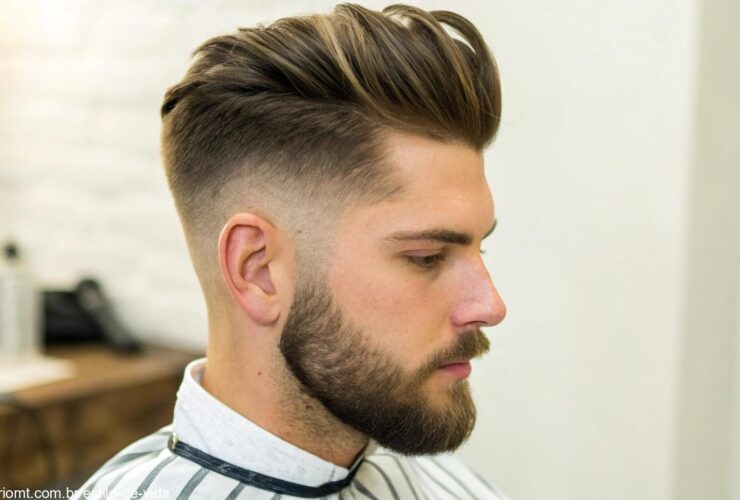 Corte de cabelo masculino moderno e clássico, com linhas nítidas e texturas suaves