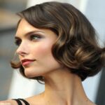 Corte de cabelo feminino com bob estiloso realçando o rosto