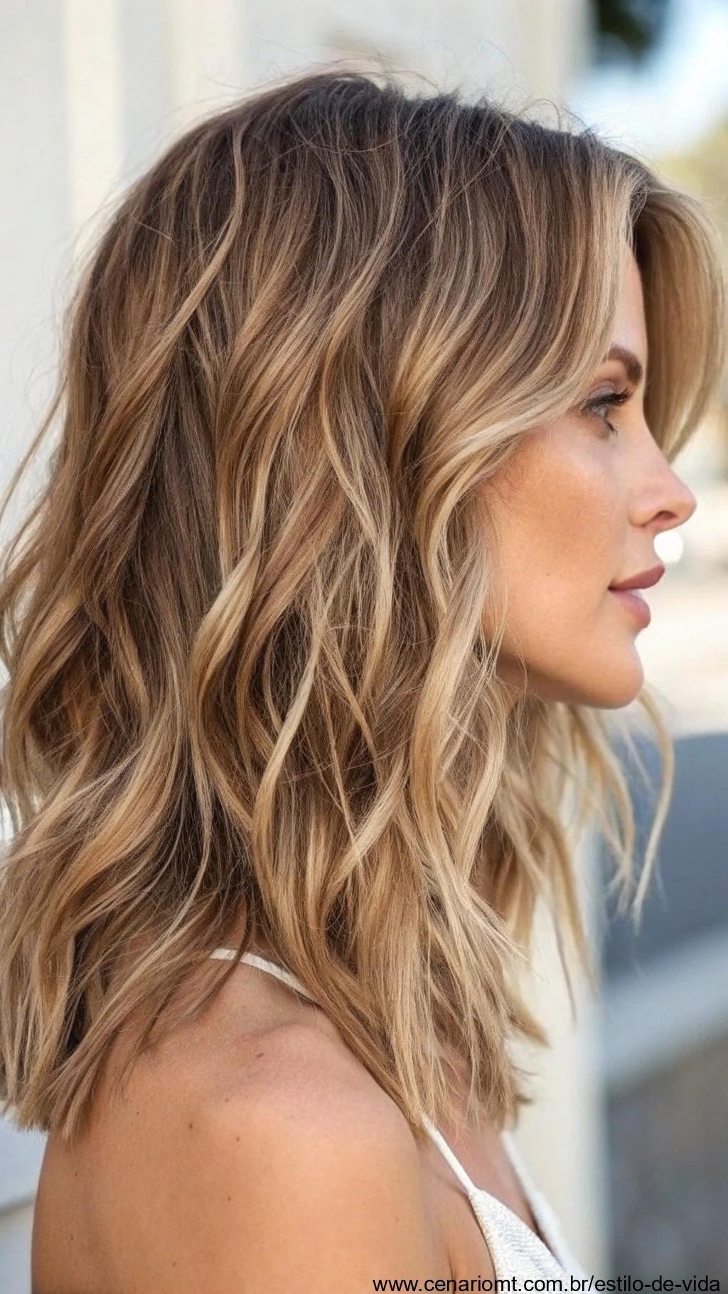 Corte volumoso para rosto grande