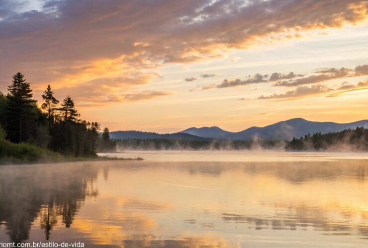 Imagem de um nascer do sol sobre um lago tranquilo, simbolizando esperança e novos começos.
