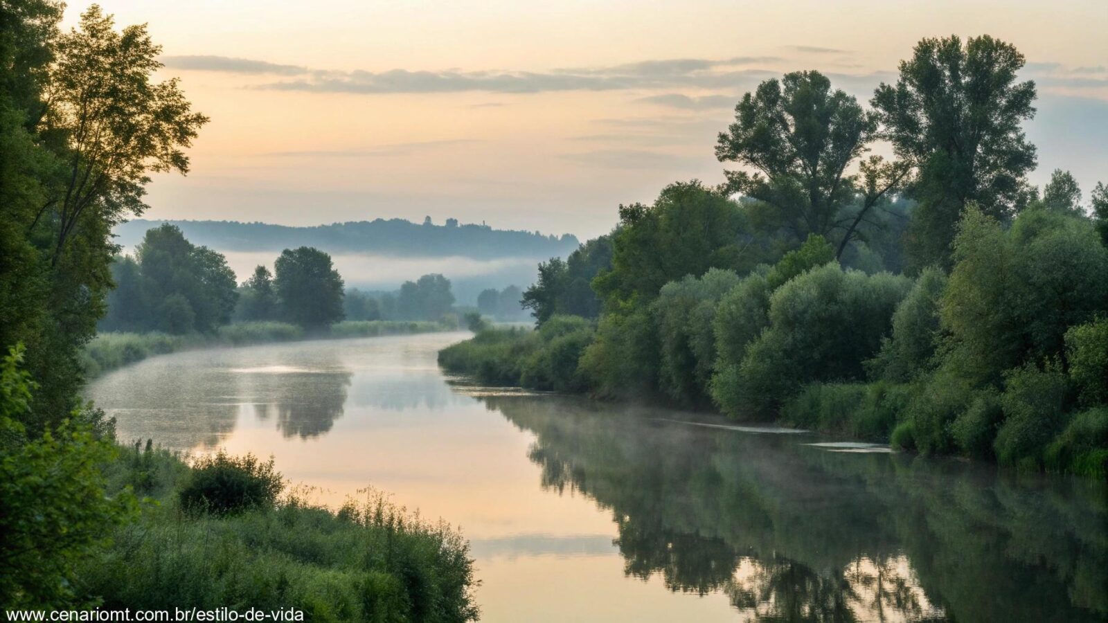 Paisagem serena ao amanhecer com luz suave e tranquilidade ao redor, simbolizando calma e reflexão.