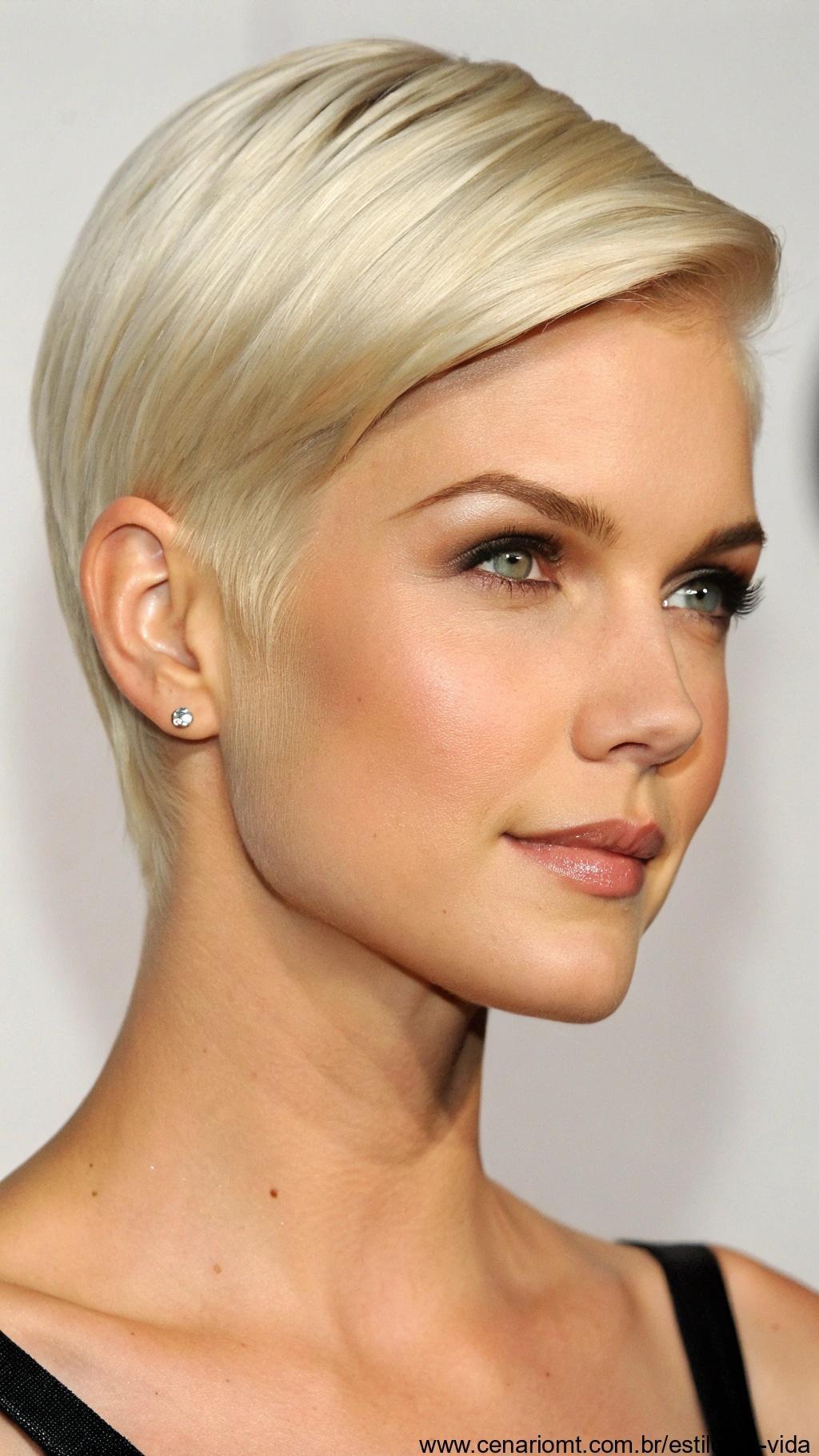 Corte pixie moderno e polido, elegante e sofisticado.