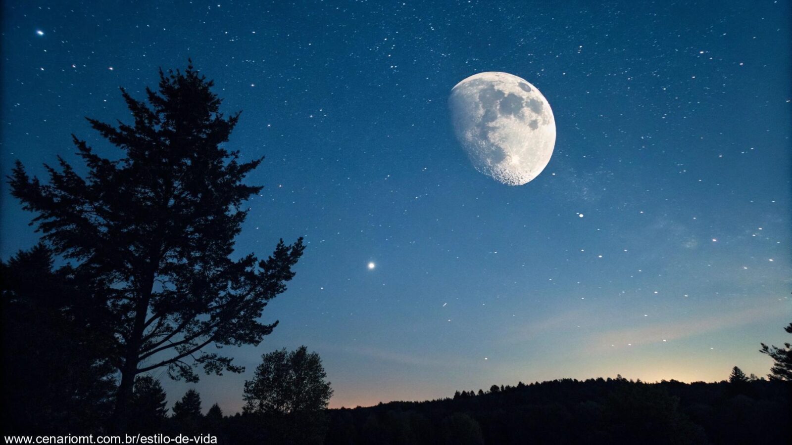 Céu noturno sereno com uma lua gibosa minguante, parcialmente iluminada, cercada por estrelas fracas e um fundo gradiente azul escuro