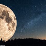Imagem realista da lua na fase atual em 10 de março de 2025.