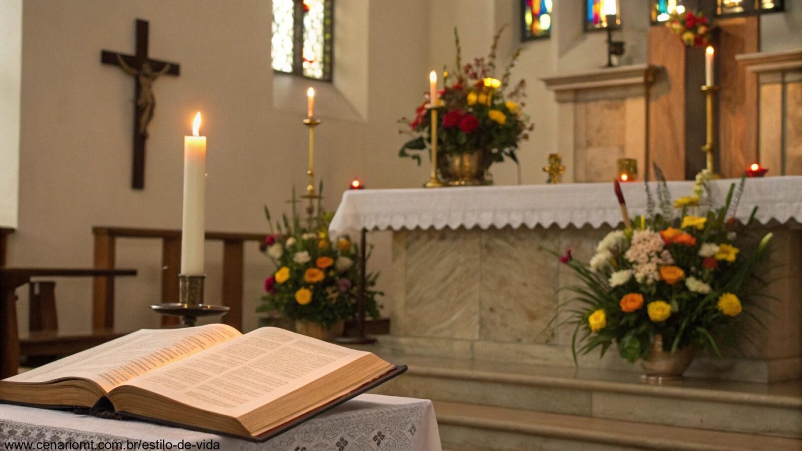 Altar de igreja com velas e flores, simbolizando o Dia Internacional da Mulher em 08 de março de 2025.