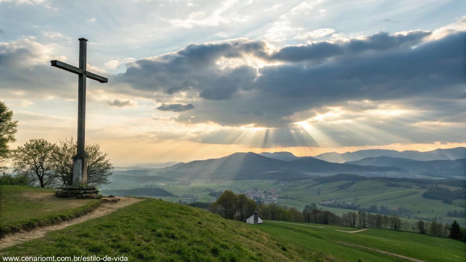 Cena tranquila de uma manhã com uma cruz de madeira em uma colina, luz do sol suave atravessando as nuvens e uma paisagem serena com campos verdes e montanhas ao fundo