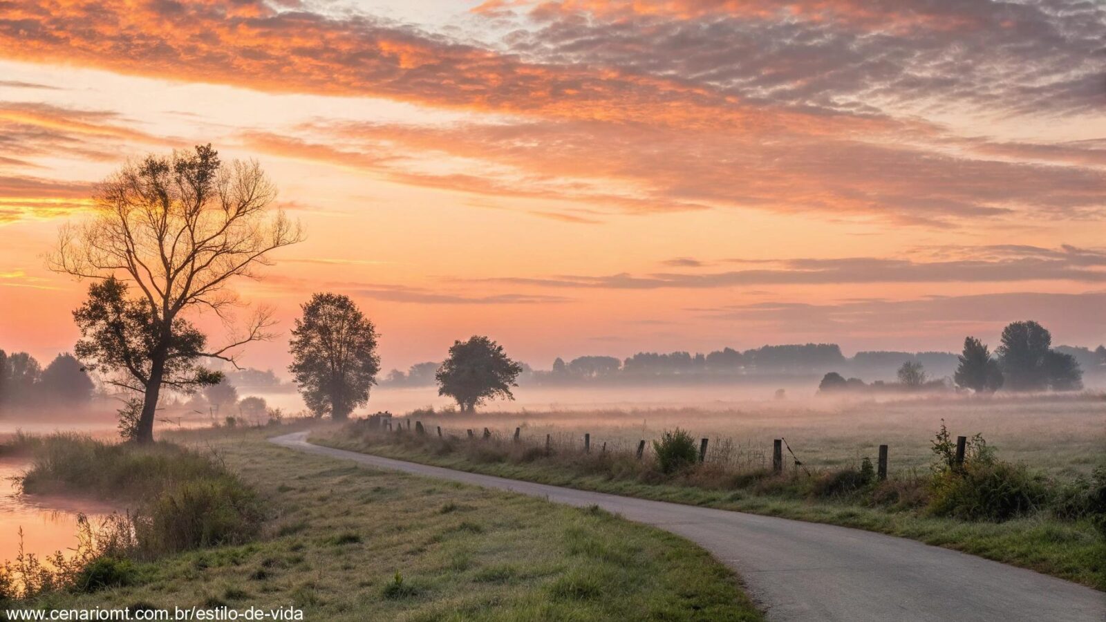 Cenário tranquilo de manhã com o nascer do sol sobre uma paisagem silenciosa, simbolizando esperança e fé para o início da semana.