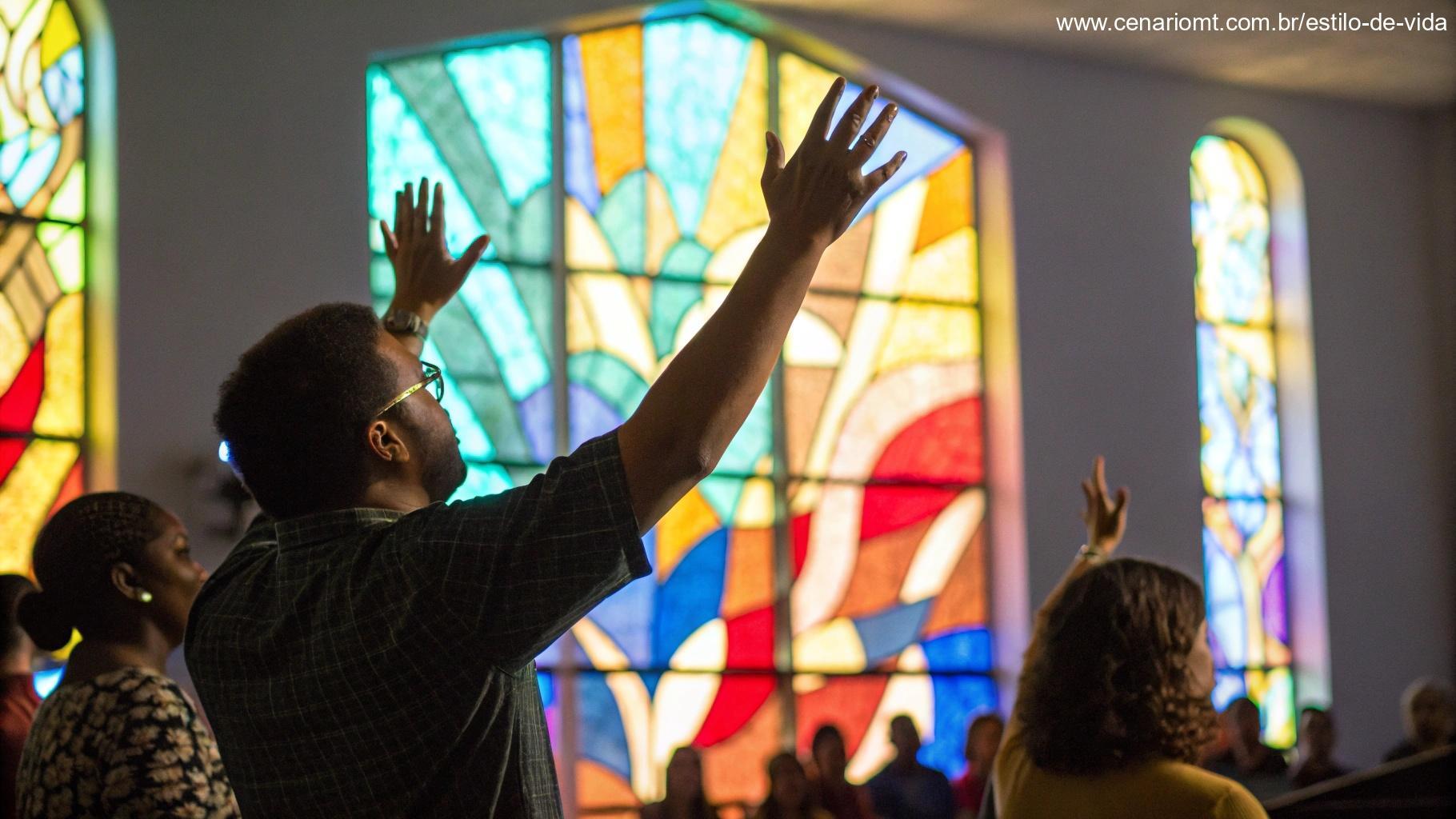Cena vibrante de culto evangélico com mãos levantadas em oração, um vitral colorido ao fundo e uma sensação de alegria e comunidade.
