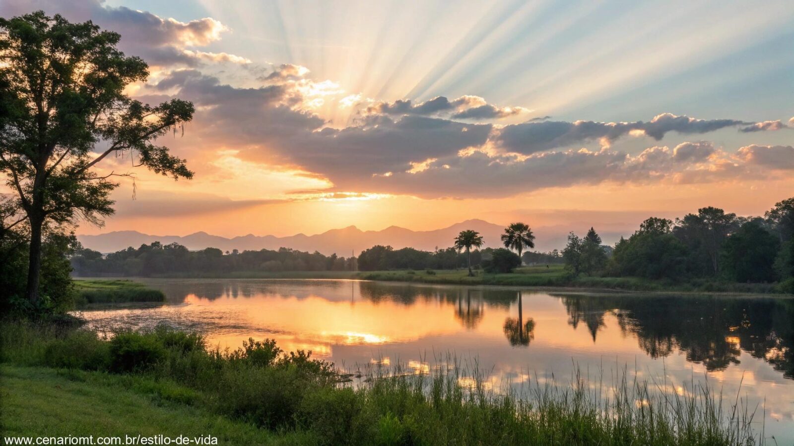Paisagem tranquila com um amanhecer ao fundo, luz suave iluminando o céu, e a natureza serena ao redor de um lago calmo, simbolizando reflexão e oração.