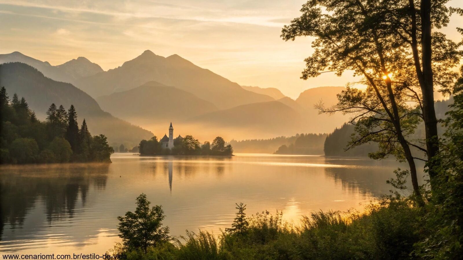 Paisagem serena ao amanhecer com luz dourada iluminando um lago calmo, rodeado por árvores e montanhas ao fundo, simbolizando paz e reflexão espiritual.