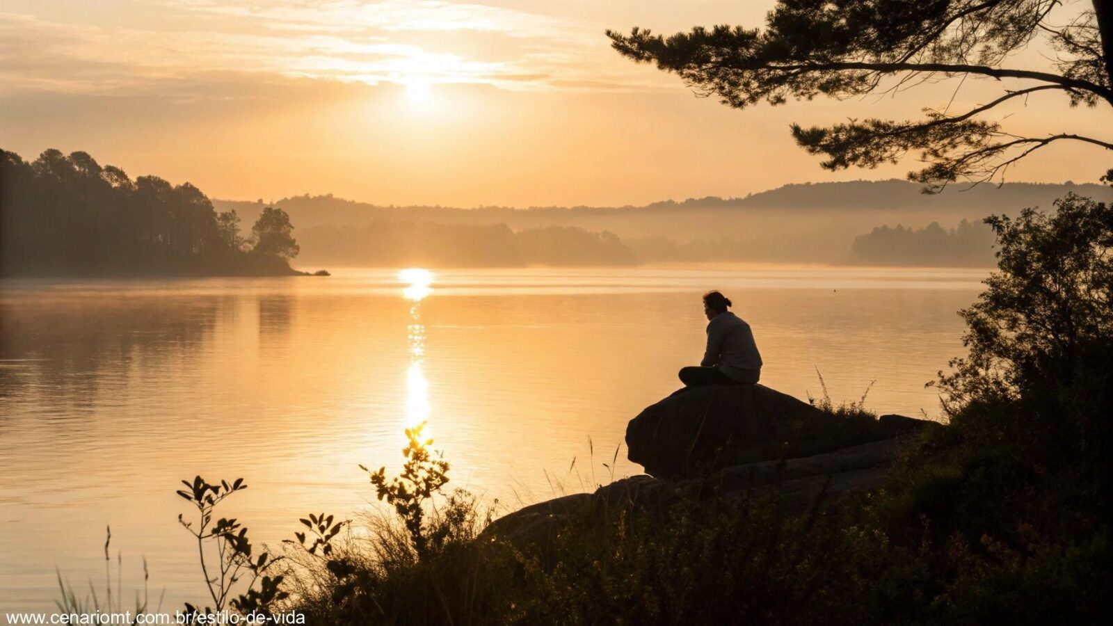 Cena tranquila de um nascer do sol sobre um lago sereno, com uma pessoa lendo a Bíblia.