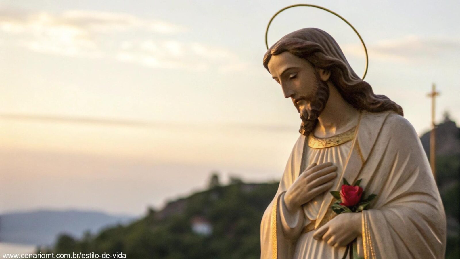 Imagem serena de um santo cristão, com iluminação suave destacando o rosto e um fundo tranquilo.