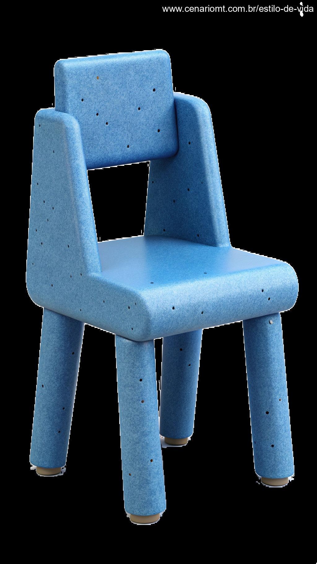 Peças de mobiliário feitas com plástico reciclado, combinando design funcional com práticas sustentáveis.