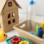 Brinquedos criativos feitos com materiais recicláveis para crianças.