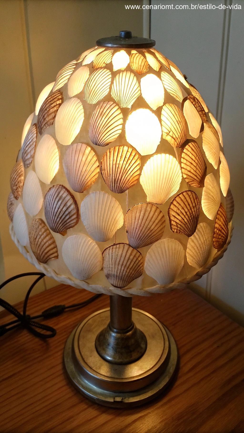 Luminária de conchas do mar