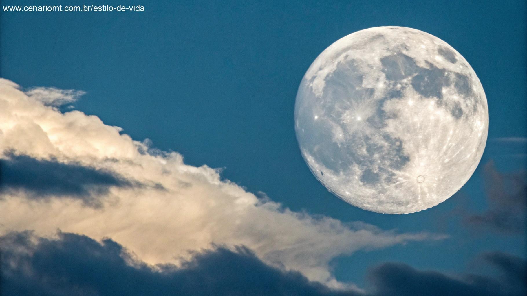 Características da Lua Cheia com destaque para seus detalhes visuais