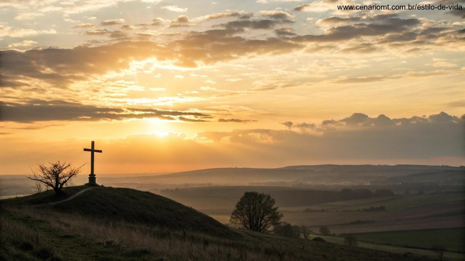 Paisagem ao amanhecer com uma cruz solitária em uma colina, simbolizando fé e reflexão espiritual