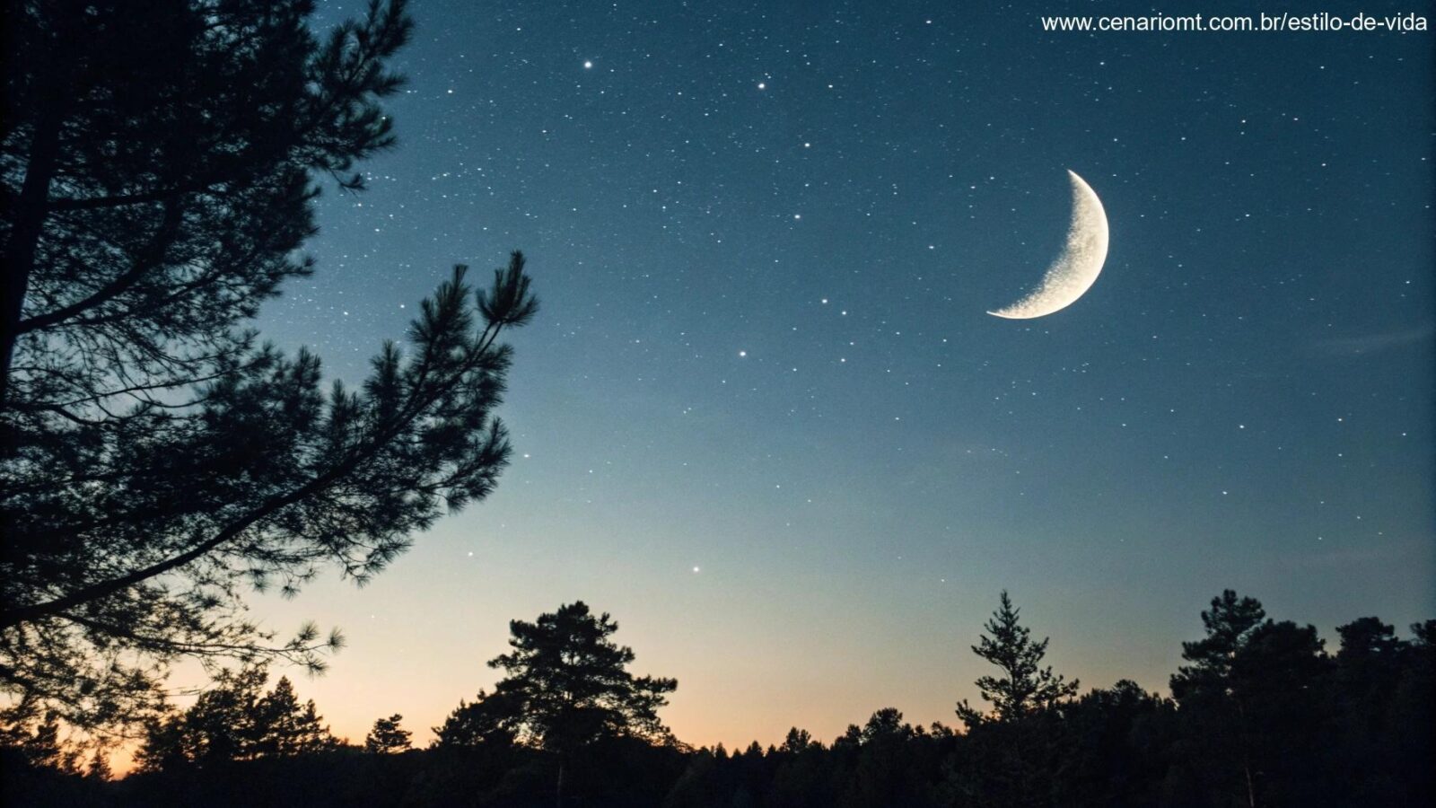Céu noturno sereno com lua crescente, sem texto ou números