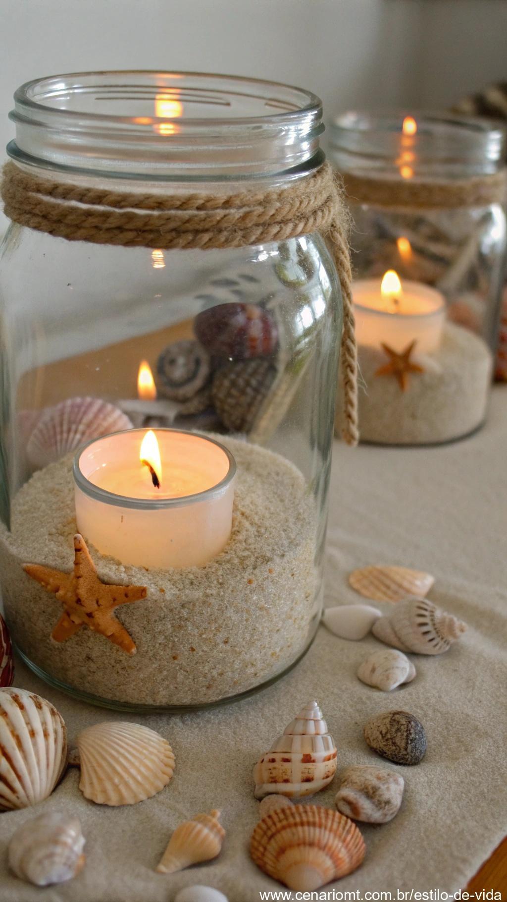 Frascos decorados com conchas e areia iluminados