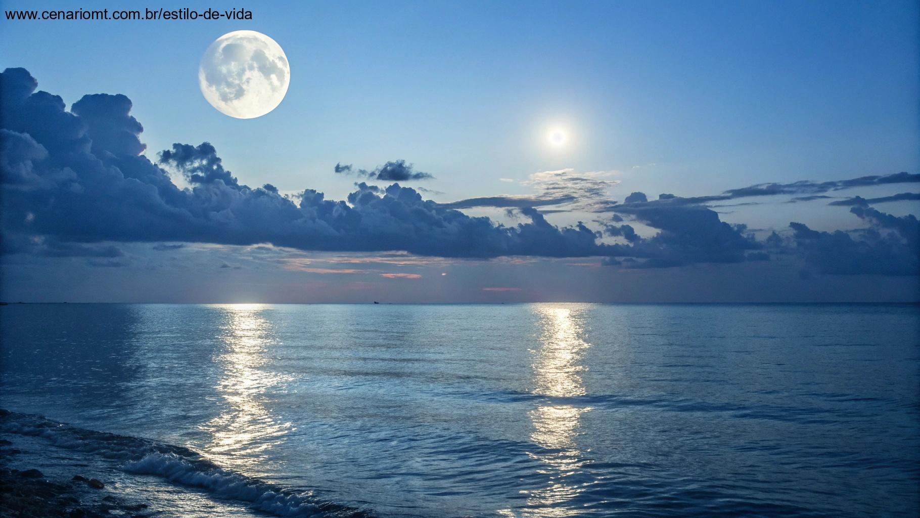 Cena noturna tranquila com uma lua brilhante sobre um oceano calmo, refletindo na água