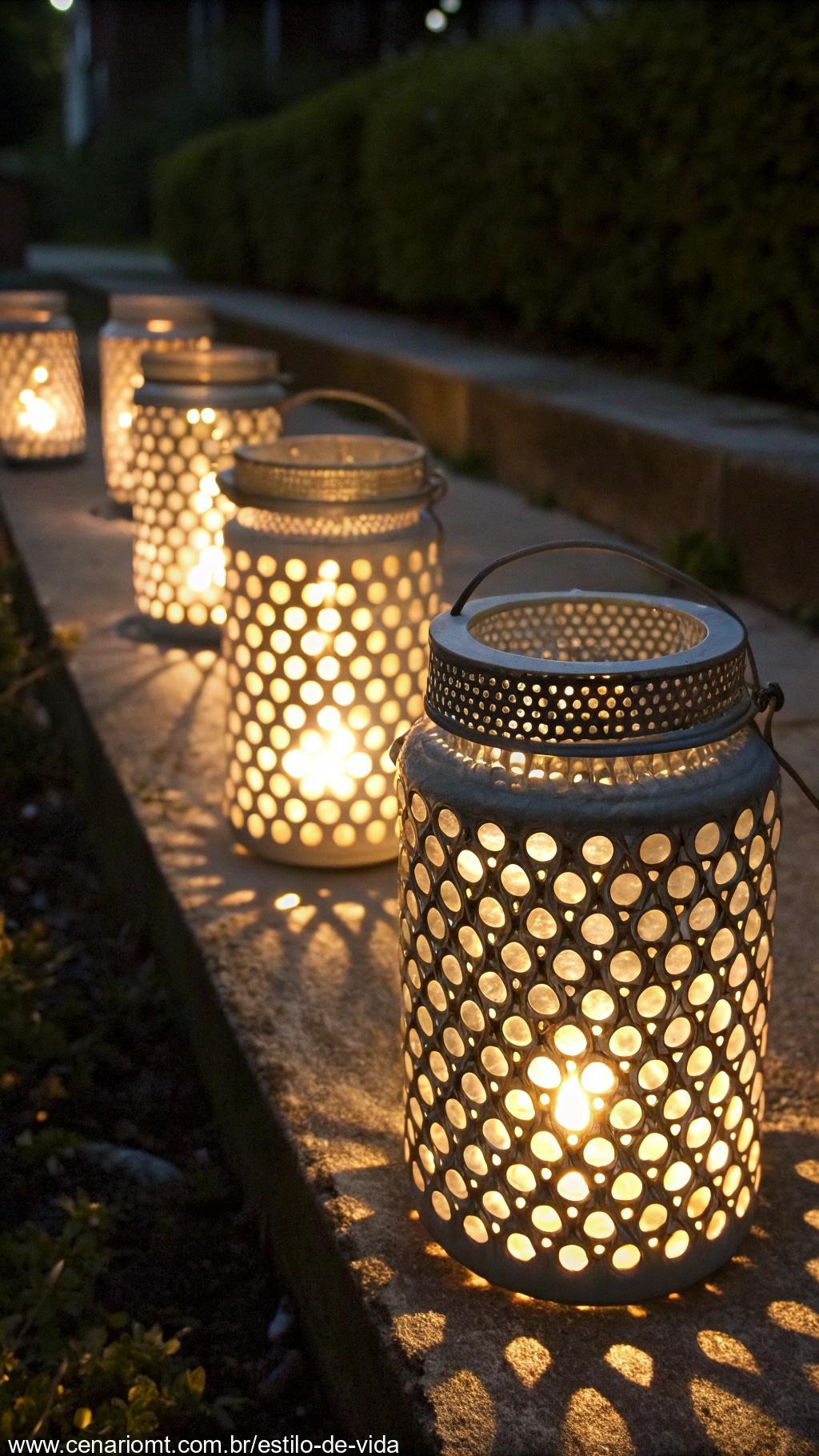 Lanterna com tampas perfuradas deixando a luz passar