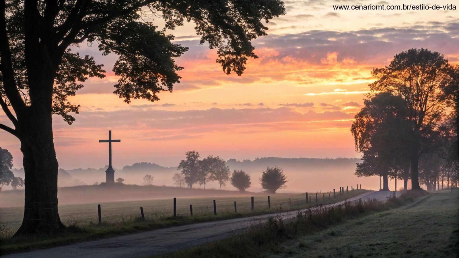 Imagem de um nascer do sol tranquilo com uma cruz ao fundo, representando uma mensagem de bom dia evangélica.