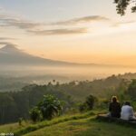 Uma manhã tranquila com pessoas orando ao amanhecer em meio à natureza.