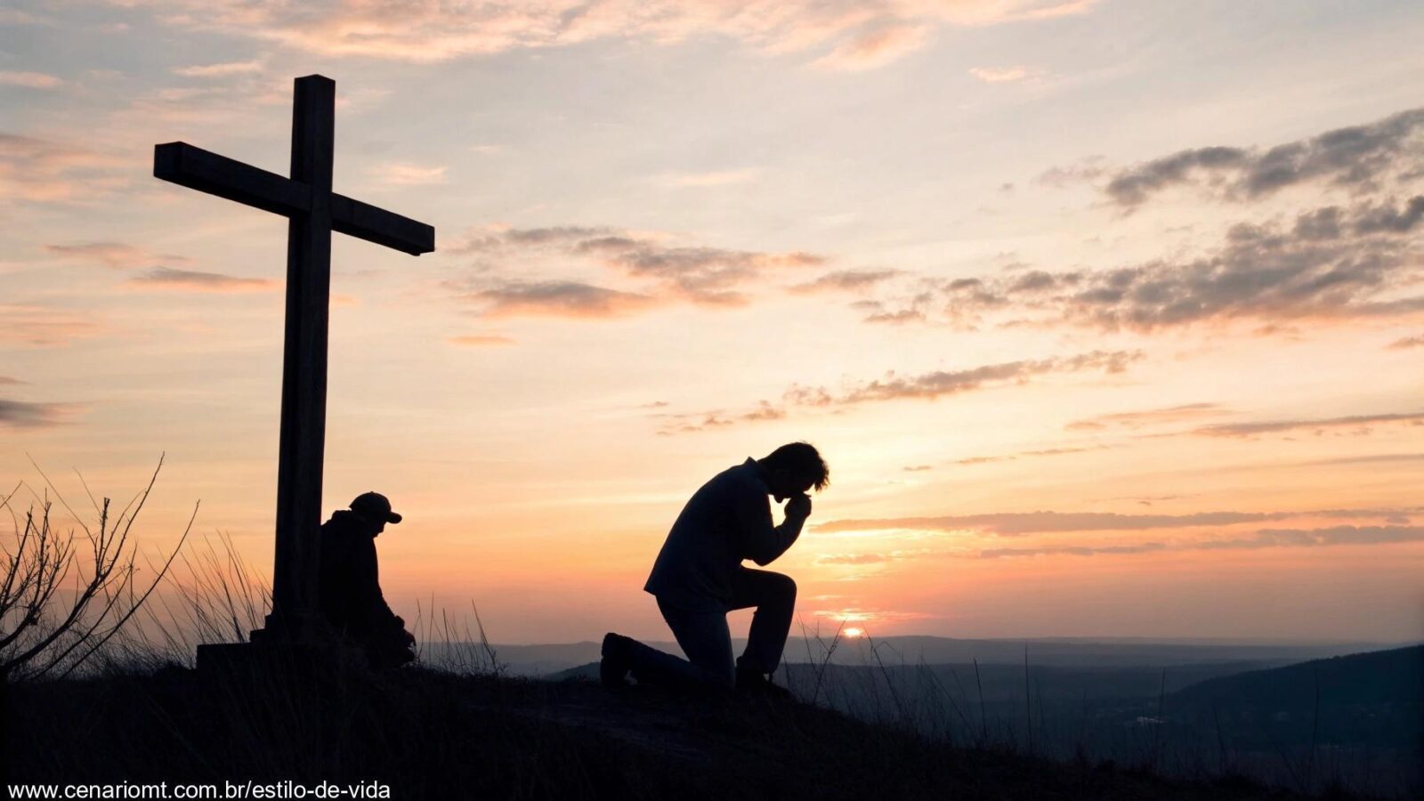 Cruz silhouetada ao amanhecer, simbolizando oração e reflexão.