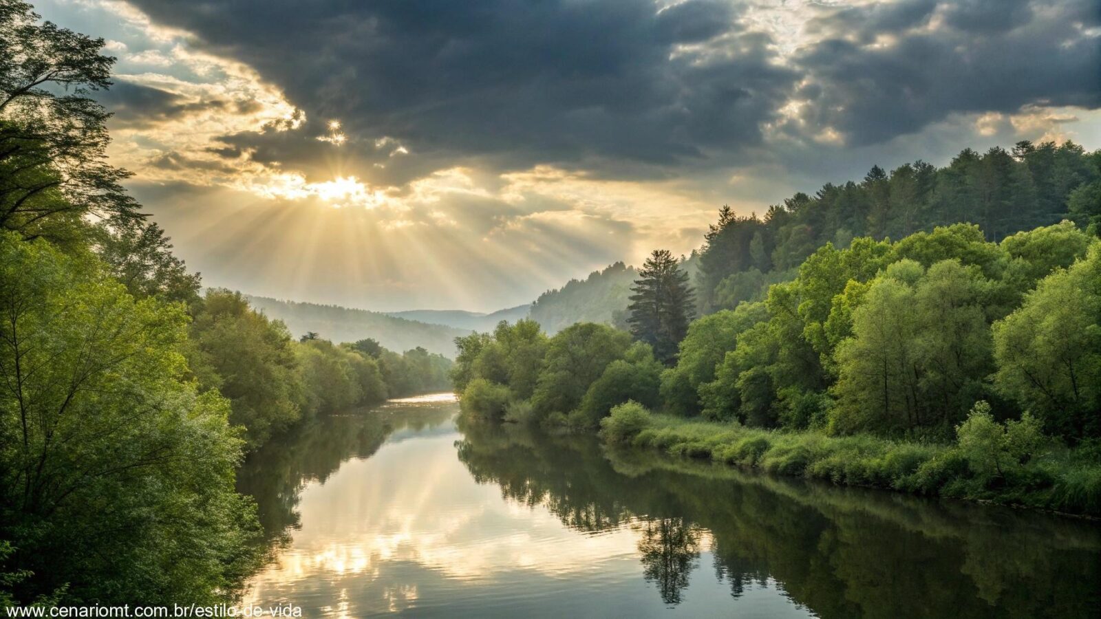 Paisagem serena com um rio calmo, cercado por árvores verdes e raios de sol atravessando as nuvens, representando paz e reflexão.