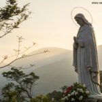 Imagem de um santo em um cenário sereno, irradiando paz e luz, simbolizando a fé e a devoção.
