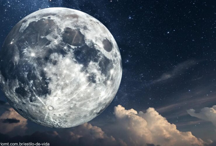 Ilustração realista da Lua cheia iluminando o céu noturno em 13 de maio de 2025, com detalhes visíveis da superfície lunar e estrelas ao redor