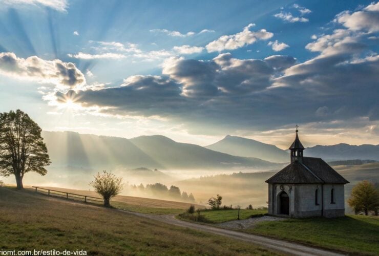 Imagem de uma paisagem serena com luz do sol sobre uma capela ao amanhecer