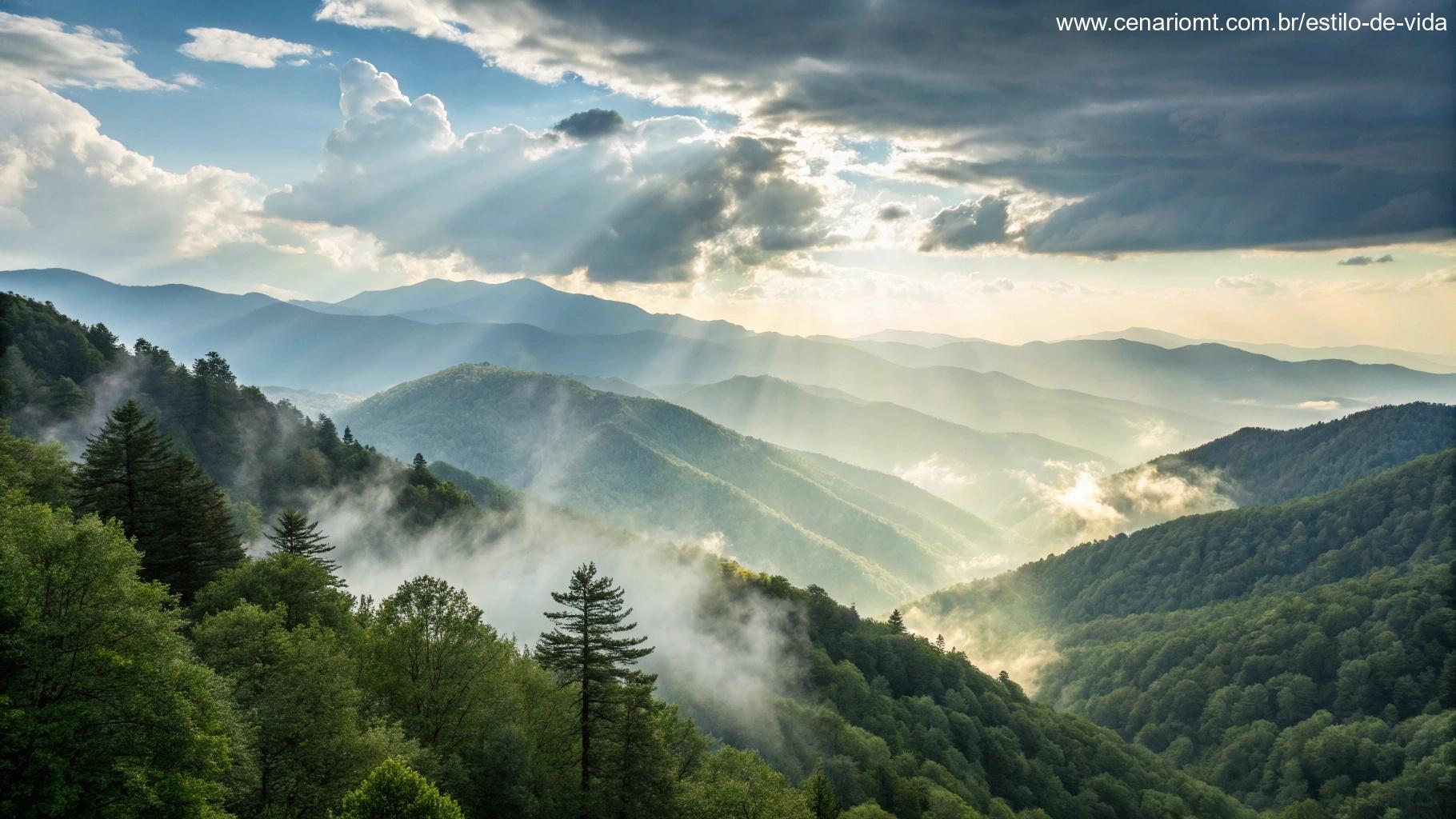 Vista serena de montanhas com névoa e luz solar, representando reflexão e paz