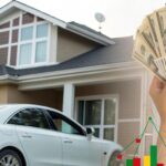 Pessoa feliz ao lado de dinheiro, carro moderno e casa, com gráficos coloridos representando estatísticas da loteria