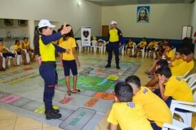 agentes da semob orientam alunos na semana de volta as aulas 5c61dd818fcce