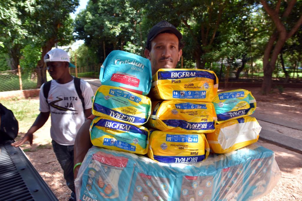 setasc doa fraldas para pastoral do migrante em cuiaba 5c706e7eac374