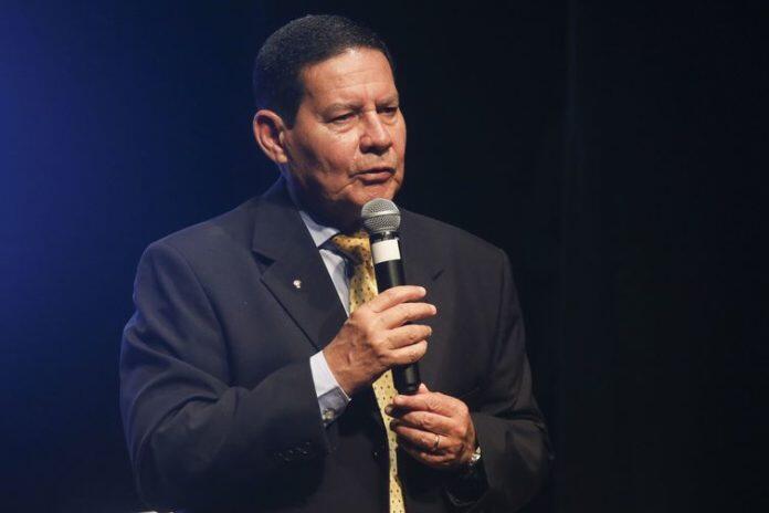 Governo pode oferecer cargos para partidos da base aliada, diz Mourão_5ca4e0b157d2a.jpeg