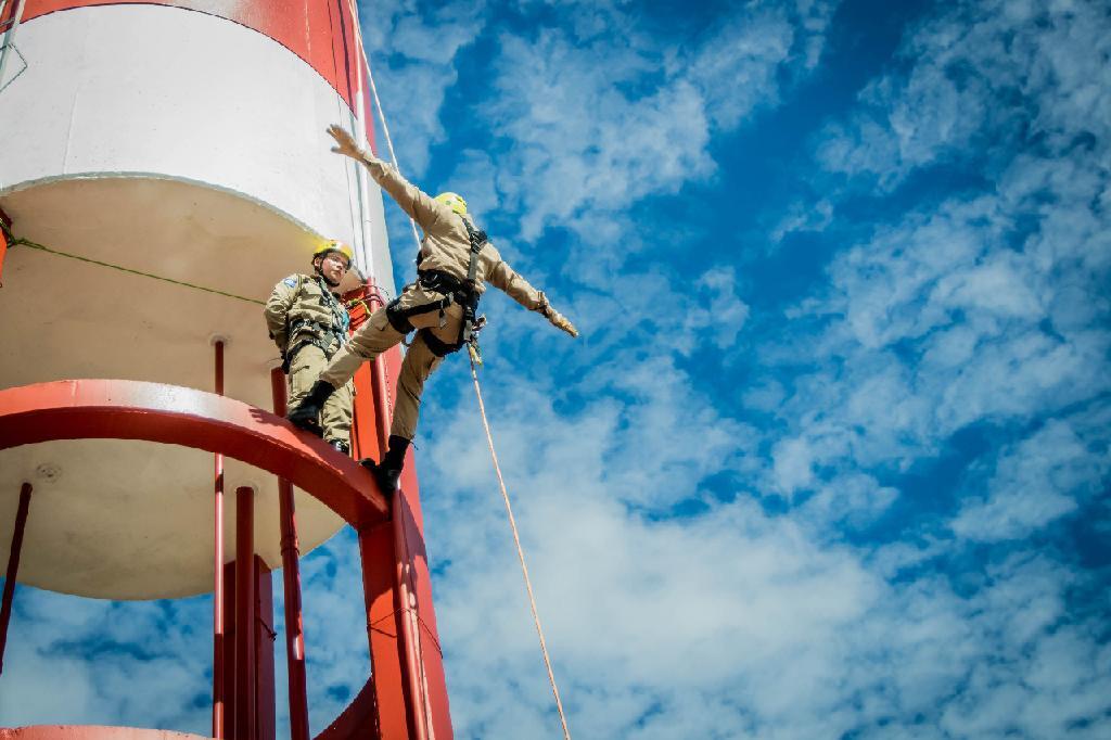 jornalistas vivenciam atividades praticas do corpo de bombeiros 5cb333d9791e8