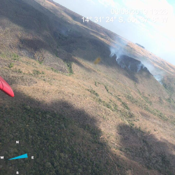 Corpo de Bombeiros Militar combate incêndio nas nascentes do rio Cuiabá