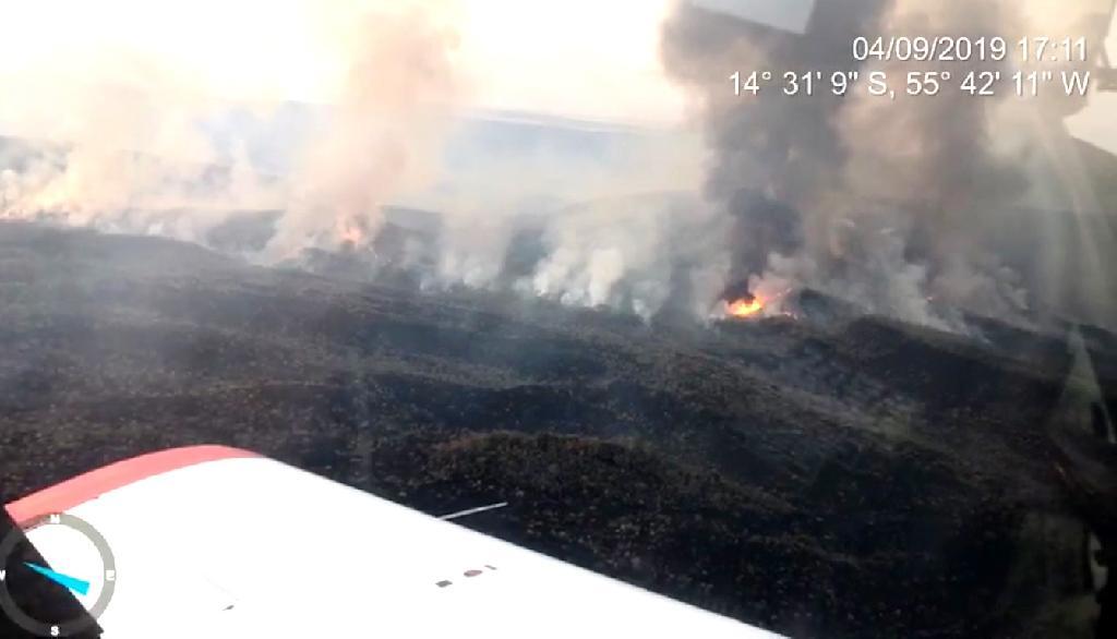 Corpo de Bombeiros Militar combate incêndio na Serra Azul desde domingo