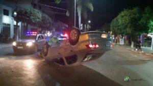 Condutor perde controle e capota carro no centro de Lucas do Rio Verde 2 WhatsApp Image 2019 09 01 at 07.22.22