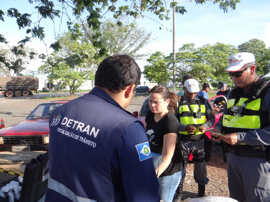 detran mt orienta motoristas no dia mundial em memoria as vitimas de transito 5dd2f58fb11b2