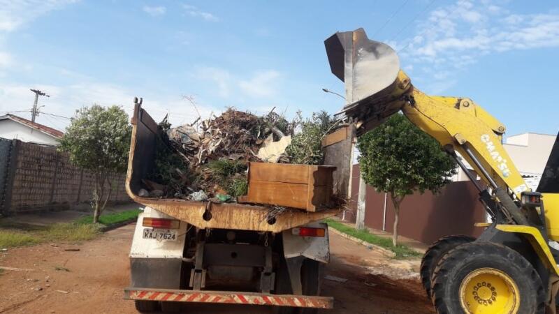 mutirao de limpeza ja passou por oito bairros em lucas do rio verde 5dd3ecba9483f